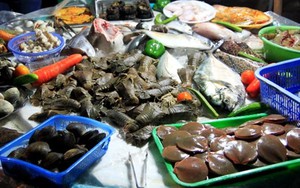 Thời tiết nắng nóng, rau xanh, thủy hải sản tăng giá mạnh