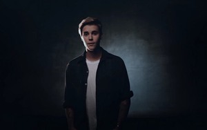 VIDEO: Justin Bieber 'rung lắc' mất kiểm soát giữa phố, nghi do ma túy đá