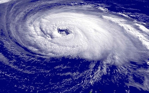 Bão số 9 giật cấp 12 kết hợp nền nhiệt cao ở biển và không khí lạnh mạnh, diễn biến khó lường