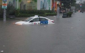 Thành phố Hồ Chí Minh nhiều nơi còn ngập nặng, cửa hàng sửa xe quá tải