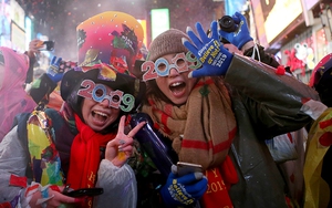 Lễ đón Năm Mới ở Quảng trường Thời đại, New York, Mỹ