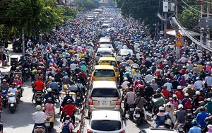 Hạn chế xe cá nhân không chỉ là bài toán giao thông: Hạ tầng giao thông yếu và thiếu