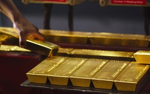Giá vàng hôm nay trụ vững trên đỉnh cao?