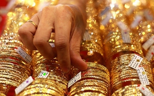 Giá vàng hôm nay 26/8: Tiếp tục giảm sâu