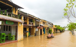 Cảnh báo lốc xoáy trên biển, lũ lụt trên đất liền