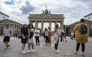 Thủ đô Berlin của Đức áp đặt lệnh cấm đi ra ngoài bán kính 15 km