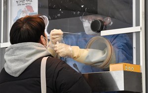 WHO đánh giá Omicron không gây bệnh nặng hơn các biến thể trước