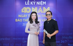 Các nghệ sĩ đến chúc mừng Ngày Truyền thống báo Thể thao và Văn hóa