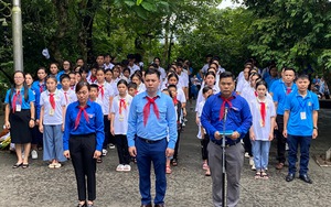 Đoàn đại biểu thiếu nhi các dân tộc toàn quốc dâng hương tưởng niệm các Vua Hùng