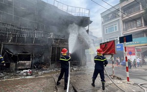 Hà Nội: Dập tắt đám cháy cửa hàng bán máy tính