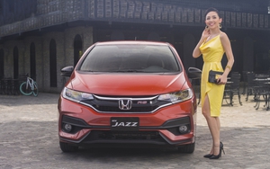 Không hổ danh fashionista, Tóc Tiên vẫn khí chất ngời ngời trong trang phục thường ngày