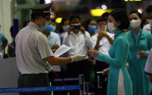 Chuyến bay thương mại quốc tế đầu tiên về tới Việt Nam sau thời gian tạm dừng vì dịch COVID-19