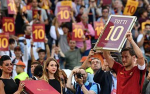 Francesco Totti giải nghệ: Và rồi, Peter Pan của calcio cũng chia tay…