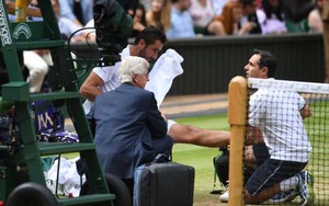 Marin Cilic bật khóc khi đang đánh với Federer ở Chung kết Wimbledon