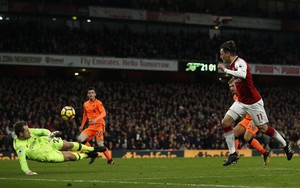 Video clip Arsenal ghi 3 bàn trong 5 phút trước Liverpool
