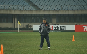 Giải mã niềm vui của HLV Park Hang Seo trên sân Changshu Sports Center