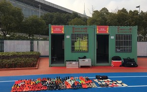 Sang chảnh như cầu thủ U23 Qatar: Có hẳn đội chuẩn bị... giày tập!