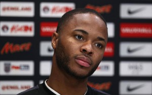 Sterling: ‘Tôi mất bóng 3 lần và Guardiola muốn giết tôi trong phòng thay đồ'