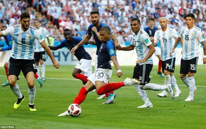 Mbappe san bằng kỷ lục của Pele với cú đúp vào lưới Argentina