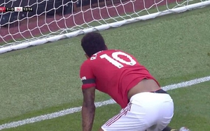 Rashford bị chế giễu “đi giày của Phil Jones” với pha bỏ lỡ khó tin