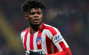 Tin bóng đá MU 25/6: Ole được khuyên mua Fabinho mới. Rashford bị giễu đi giày của... Phil Jones