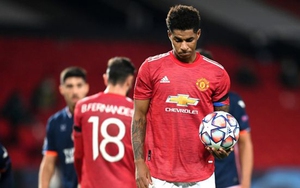 Scholes không hiểu tại sao Fernandes nhường đá 11m, lỡ cơ hội lập hat-trick