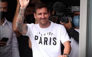 Messi đã có mặt ở Paris để ký hợp đồng với PSG