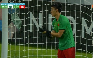 Nhâm Mạnh Dũng phải làm thủ môn bất đắc dĩ