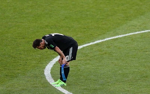 BÌNH LUẬN: Messi run rẩy, Argentina tấn công quá chậm, bế tắc