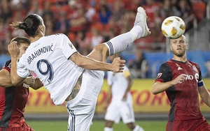 Ibra tự nhận là 'Chúa của những bàn thắng' khi ghi bàn thứ 500 bằng tuyệt phẩm kung-fu