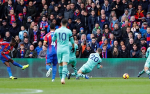 Palace 2-2 Arsenal; Burnley 0-4 Chelsea: Chelsea thăng hoa. Arsenal đứt mạch thắng liên tiếp
