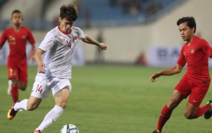VIDEO: Xem Hoàng Đức xoay compa đẳng cấp trong vòng cấm của U23 Indonesia