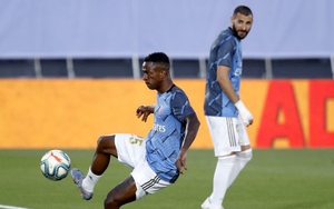 Benzema xin lỗi Vinicius vì kêu gọi đồng đội 'tẩy chay'