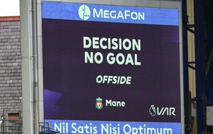 Henderson nghi ngờ trọng tài 'bẻ cong' VAR