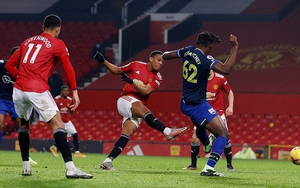 Cuộc đua vô địch Ngoại hạng Anh: MU phả hơi nóng vào gáy Man City