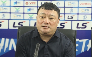 HLV Trương Việt Hoàng nản vì học trò không tuân thủ chiến thuật