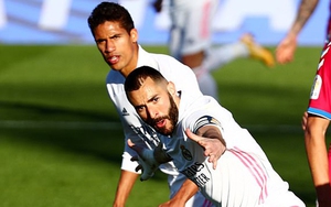 Real Madrid 2-1 Elche: Benzema lập cú đúp, Real Madrid ngược dòng ngoạn mục