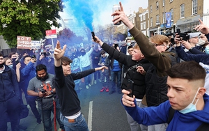 Florentino Perez ám chỉ vụ CĐV Chelsea biểu tình chống Super League được dàn xếp