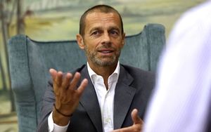 CĐV Barca không muốn đội nhà bị phạt trong cuộc đối thoại với Chủ tịch UEFA