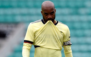 Thủ môn mắc sai lầm ngớ ngẩn khiến Arsenal thua trận đầu tiên trước mùa bóng