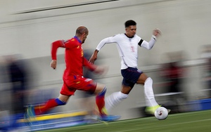 Andorra 0-5 Anh: Sao MU bứt tốc kinh hồn, hậu vệ đối phương chấn thương vì đua tốc độ