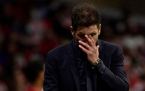 Simeone bị chỉ trích 'hèn nhát và nhỏ mọn' vì không bắt tay Klopp