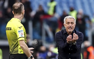 Mourinho: 'Đây là môn khác chứ không còn là bóng đá nữa'