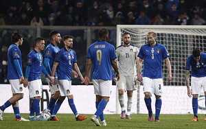 Lỡ hẹn World Cup, tuyển Ý bị người Anh mỉa mai: 'It's coming Rome'