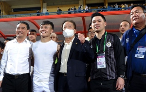 Bầu Hiển dặn Quang Hải 'nhất định phải thành công'