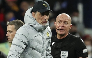 Tuchel không hài lòng vì trọng tài 'cười nói' với Ancelotti