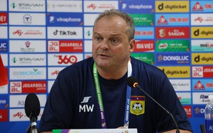 HLV U23 Lào: 'Chúng tôi giống như Man City trước Real Madrid'