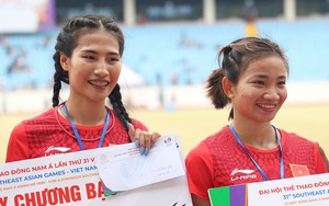 Nguyễn Thị Oanh được thưởng nóng sau tấm HCV 1500m