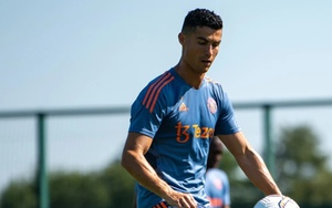 Ronaldo tích cực tập luyện nhưng vẫn muốn rời MU