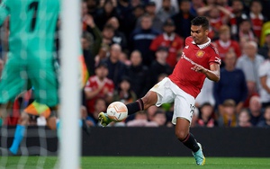 MU: Scholes ngạc nhiên với khả năng chuyền bóng của Casemiro